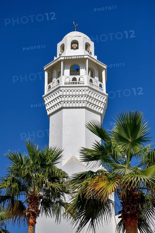 Minaret of the Jawzaa Al-Qahtani Mosque on the Corniche, Al Khobar, ash-Sharqiyya Province, Persian Gulf, Saudi Arabia, Asia