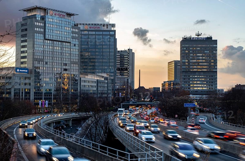 Motorway A40, Ruhrschnellweg, in Essen, junction Essen-Zentrum, city skyline, Ruhrschnellweg tunnel, this area would be affected by a diesel driving ban, Essen, North Rhine-Westphalia, Germany, Europe