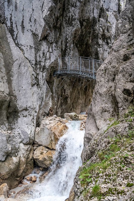 Bridge in the gorge, Hammersbach flows through Höllentalklamm, near Garmisch-Partenkirchen, Werdenfelser Land, Upper Bavaria, Bavaria, Germany, Europe