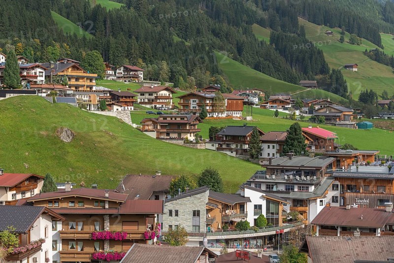 View of Vorderlanersbach, Tux valley, Tux, Zillertal Alps, alpine mountain world, mountain slope, agriculture, alpine farming, huts, coniferous forest, Tyrol, Austria, Europe
