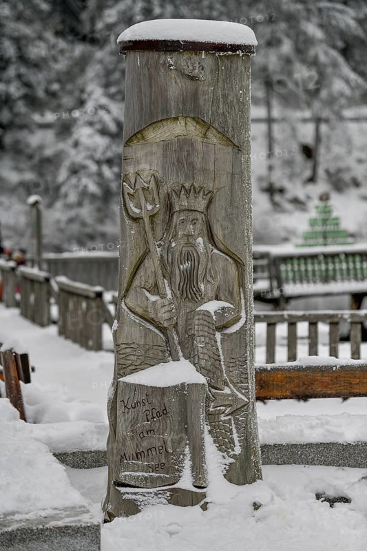 Wood carving on a wooden trunk, art trail at the Mummelsee, near Seebach, Black Forest, Ortenaukreis, Baden-Württemberg, Germany, Europe