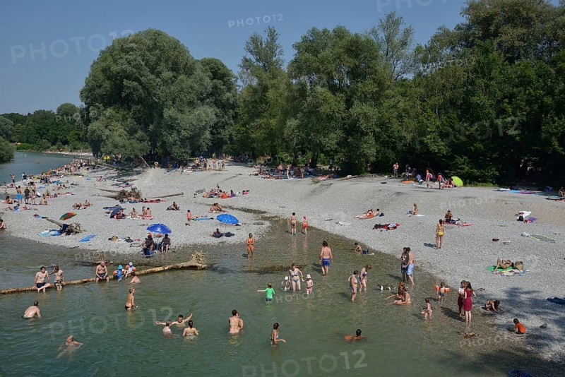 Bathers at the Flaucher, Isar, Thalkirchen, Munich, Upper Bavaria, Bavaria, Germany, Europe