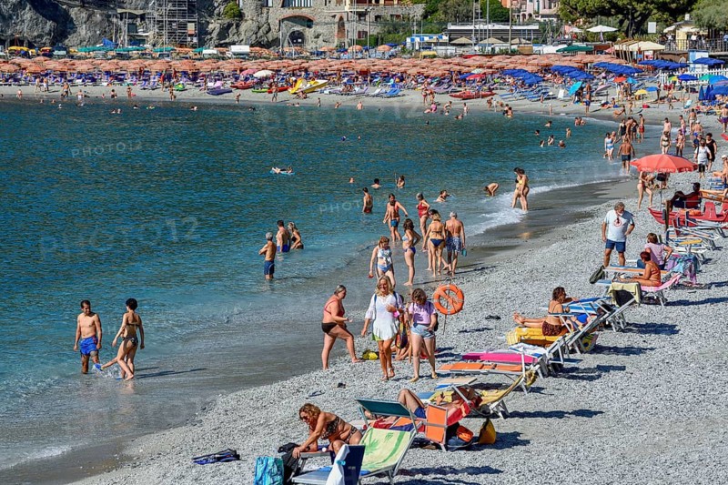 Bathers on the beach of Levanto, Cinque Terre, province of La Spezia, Liguria, Italy, Europe