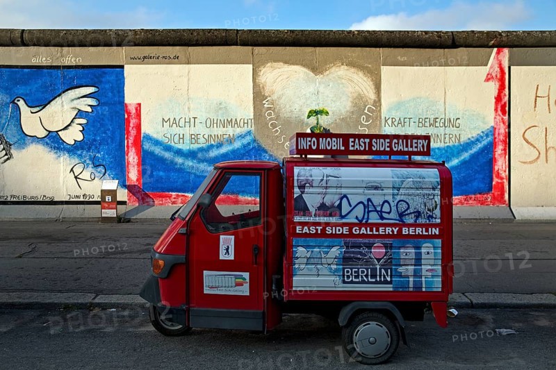 Info Mobil East Side Gallery in front of Peace Dove by Rosemarie Schinzler on a remnant of the Berlin Wall, East Side Gallery, Berlin, Germany, Europe