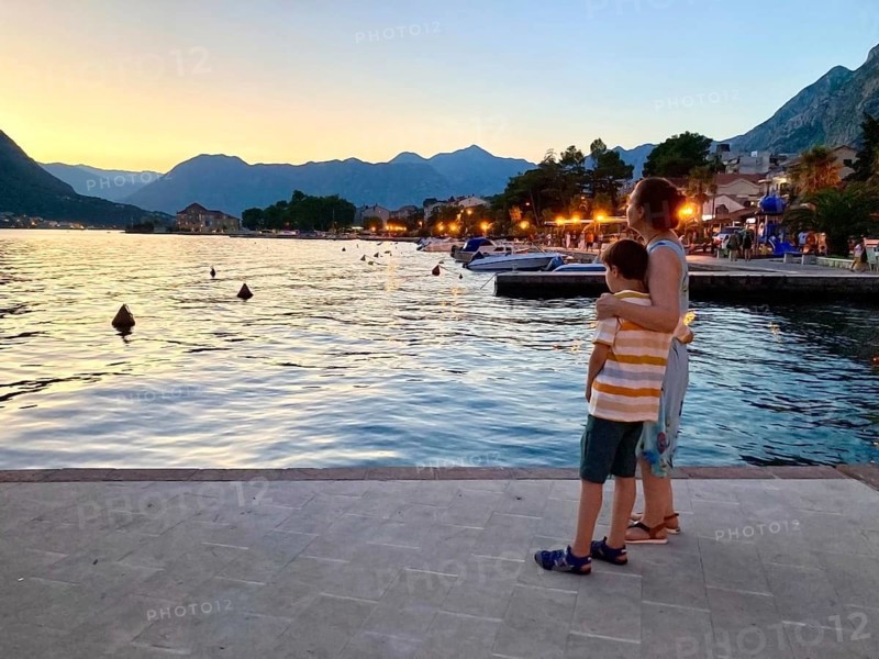 Evening atmosphere on the beach promenade of Kotor, mother with son, Bay of Kotor, Adriatic Sea, Mediterranean Sea, World Natural and Cultural Heritage, Kotor, Montenegro, Europe