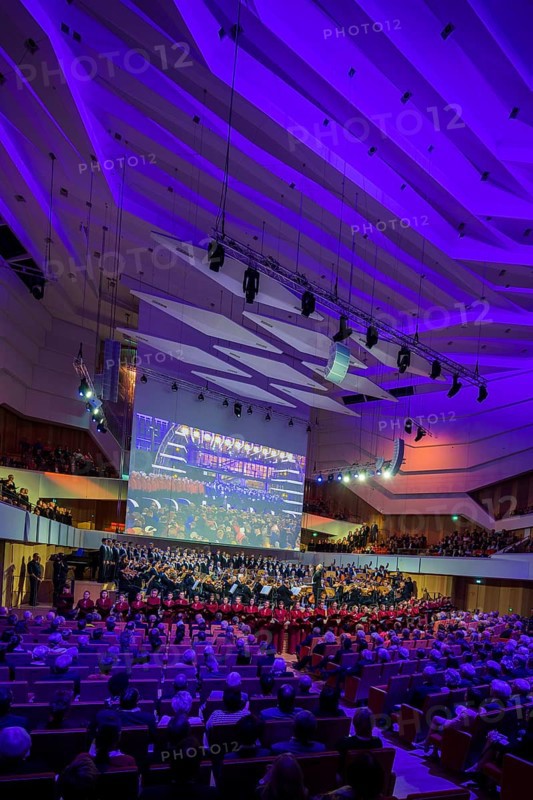 The Kulturpalast Dresden is a modernist GDR building designed by architect Wolfgang Hänsch. Ballroom for the reopening
