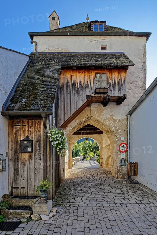 Brucktor or Bridge Gate, Old Bridge, Wooden Bridge over Branch of the Altmühl, Markt Essing, Altmühltal, Lower Bavaria, Bavaria, Germany, Europe