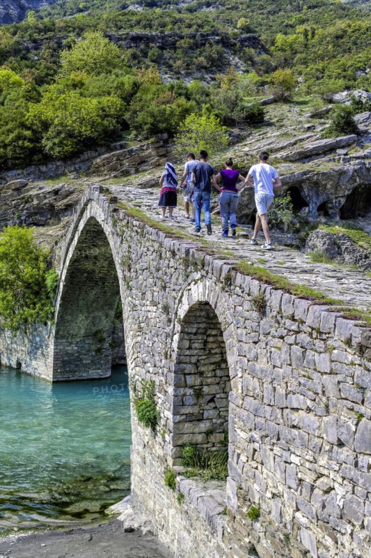 Kadiut bridge, arch bridge near Bënjë, Benja, over the wild river Lengarica, landscape near Bënjë, Qark Gjirokastra, Albania, Europe