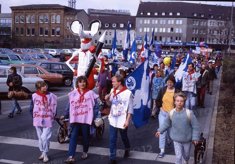 DEU, Germany: The historical slides from the 80-90s, Ruhr area.peace movement. Easter March 84-5