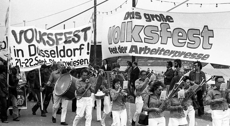 With music, folklore, discussion, politics, food, acrobatics, art and entertainment, the DKP newspaper Unsere Zeit (UZ) celebrated its traditional festival in the Düsseldorf Rhine meadows on 21 + 22 September 1974 and attracted a relatively large number of visitors, Germany, Europe