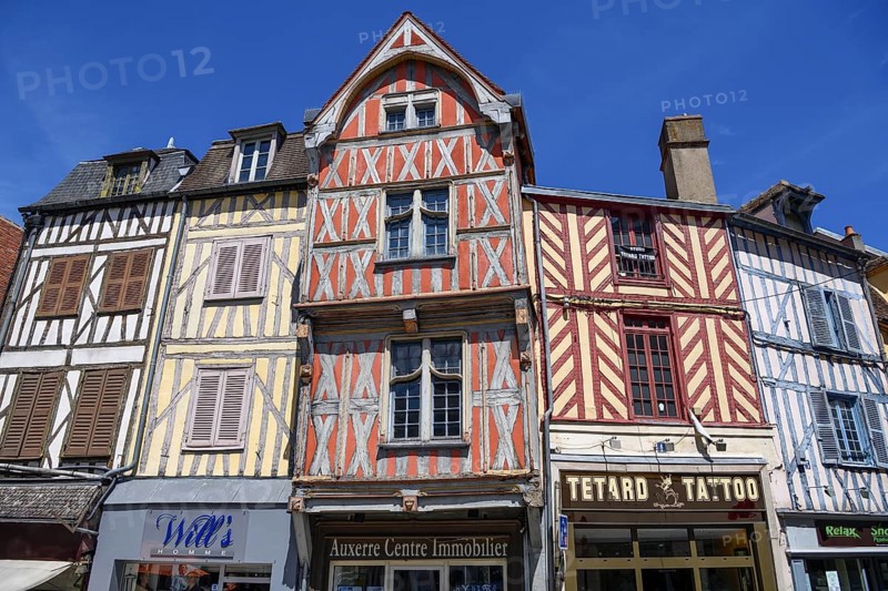 Half-timbered facades on the Place Charles Surugue, Auxerre, Département Yonne, Region Bourgogne-Franche-Comté, Burgundy, France, Europe