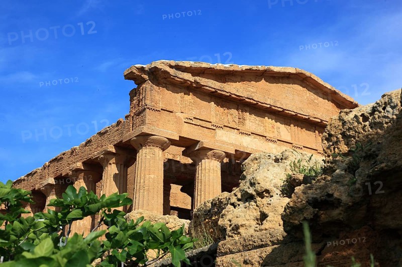 In the Parco Valle dei Templi di Agrigento, Unesco World Heritage Site, remains of the ancient city of Akragas in the Valley of the Temples of Agrigento, the Temple of Concordia, Sicily, Italy, Europe