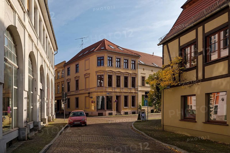 Residential and commercial buildings on the corner of Steinstrasse and Lange Strasse on the Stadtinsel, the old town of the Hanseatic city of Havelberg in the Altmark region. Havelberg, Saxony-Anhalt, Germany, Europe