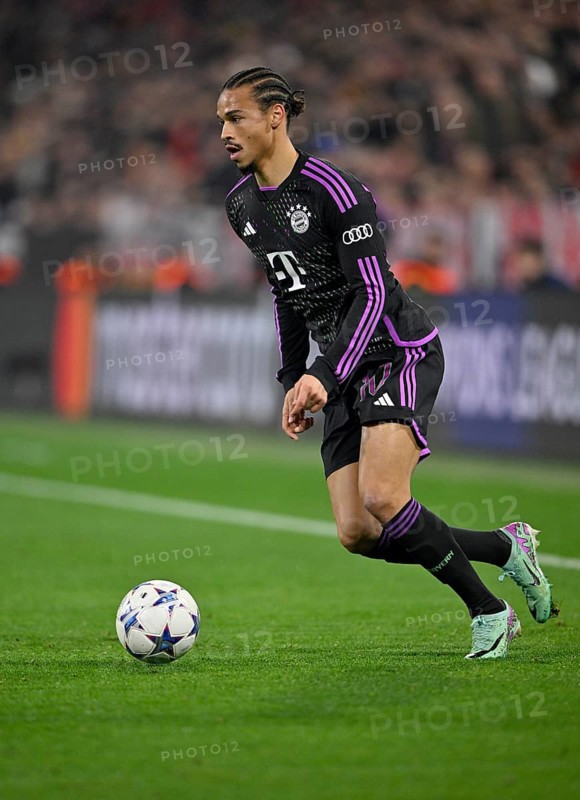 Leroy Sané FC Bayern München FCB (01) on the ball, Champions League, Allianz Arena, Munich, Bayern, Germany, Europe