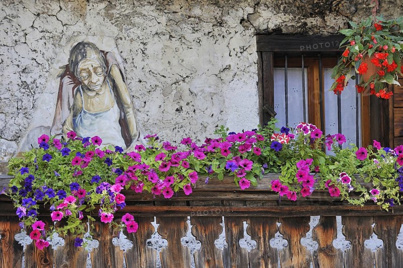Murals on houses at Cibiana di Cadore, Dolomites, Italy, Europe
