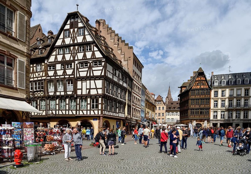Half-timbered houses at the Place de la Cathedrale, Münsterplatz, Strasbourg, Département Bas-Rhin, Alsace, France, Europe
