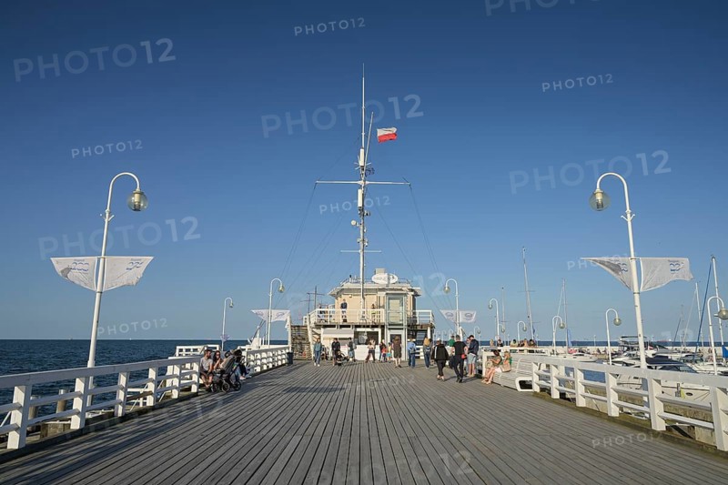Tourists, pier, Sopot Molo, Sopot, Pomeranian Voivodeship, Poland, Europe