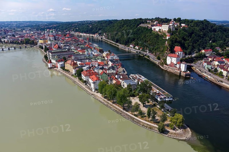 Three Rivers Corner, Old Town in the back, Danube on the right, Ilz further on the right, Veste Oberhaus, Veste Niederhaus, Ilzstadt on the far right, aerial view, Three Rivers City of Passau, independent university city, administrative district of Lower Bavaria, Eastern Bavaria, Bavaria, Germany, Europe