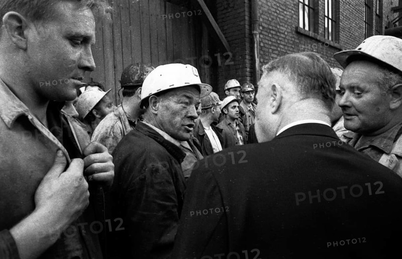 The spontaneous strike, here on 10.9.1969 by the miners of the Minister Stein colliery, was one of the starting points of the strike movement of the later so-called September strikes in the coalfield. The director of the colliery and strikers, Germany, Europe