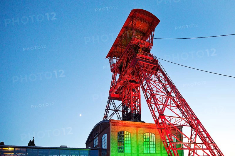 Illuminated winding tower of the former Rheinpreussen 4 shaft for the Extraschicht, Moers, Ruhr area, North Rhine-Westphalia, Germany, Europe