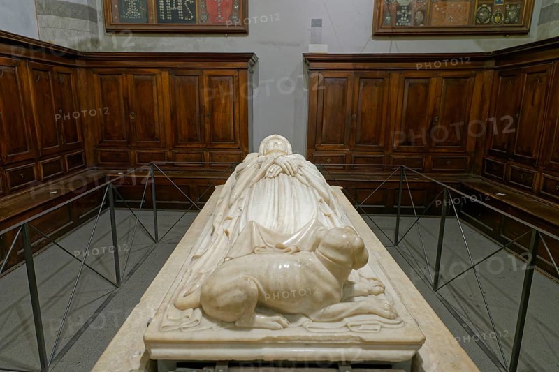 Tomb of Ilaria del Caretto, Monumento funebre a Ilaria del Carretto, sculptor Jacopo della Quercia, c. 1406, Gothic, Sacristy, Sagrestia, Cathedral, Cattedrale di San Martino also Duomo di Lucca, Lucca, Tuscany, Italy, Europe