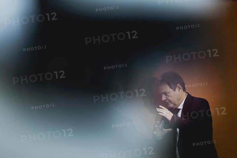 Robert Habeck (Buendnis 90 Die Gruenen), Bundesminister fuer Wirtschaft und Klimaschutz und Vizekanzler, aufgenommen im Rahmen der woechentlichen Sitzung des Kabinetts in Berlin, 13.12.2023