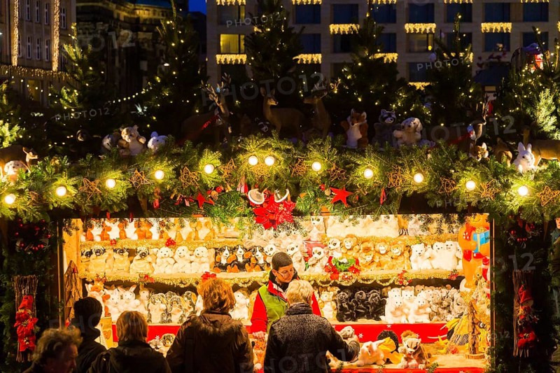 580th Striezelmarkt in Dresden Striezelmarkt, which has been held since 1434, is the oldest Christmas market in Germany and takes place on the Altmarkt. In 2009 the market was redesigned, a special landmark is for example the world's largest candle arch