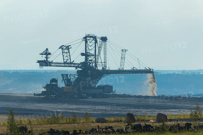 Stacker 1102 A2Rs-B 15400.120 distributes the overburden on the recultivation area in the Nochten opencast mine