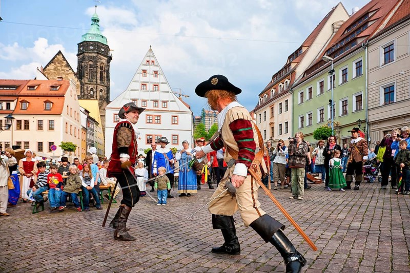 Pirna the members of the association Der Retter playfully re-enact the invasion of the Swedes in the 30 Years' War