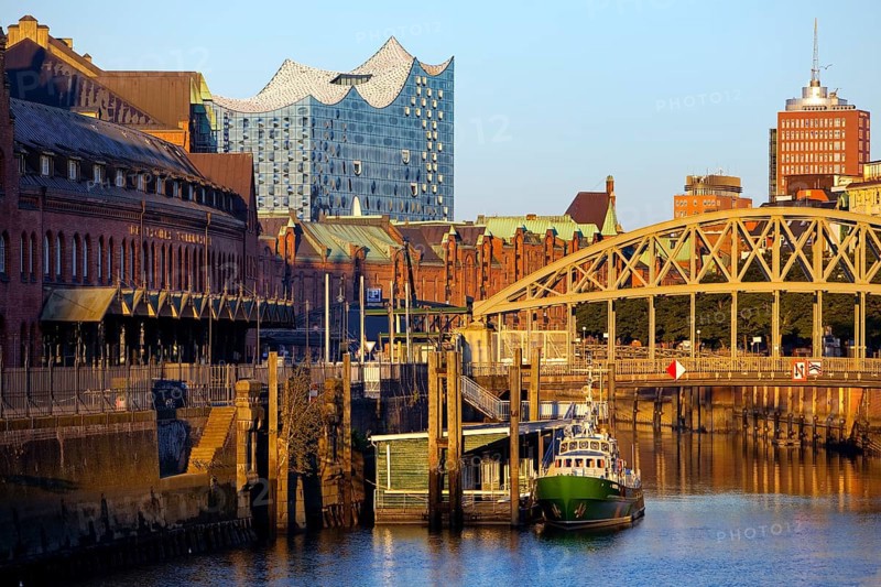 Customs canal with the ship of the Customs Museum of the Kornhaus Bridge and the Elbphilarmonie, Hamburg, Germany, Europe