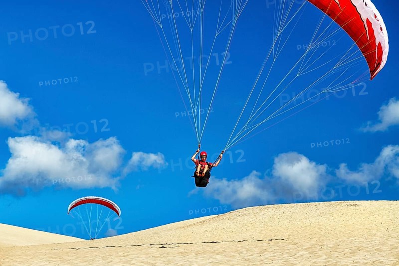 Two paragliders in flight, take-off on a dune, coastal take-off on the Dune du Pilat, view from below, motion blur, Arcachon, Gironde, Aquitaine, South of France, France, Europe