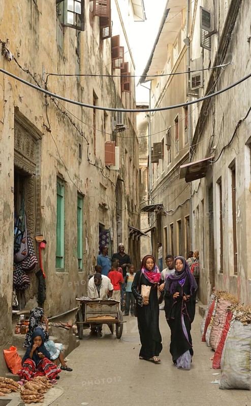Alleyway in the historic centre, Stone Town, Zanzibar City, Zanzibar, Tanzania, Africa
