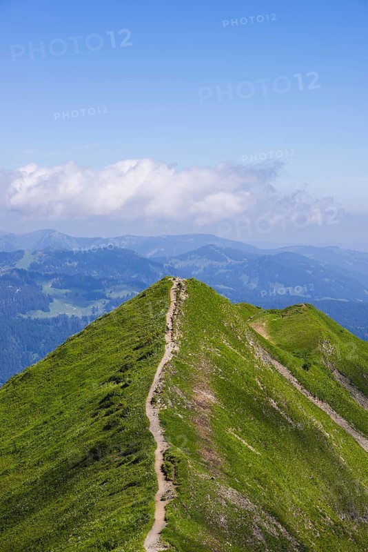 Hiking trail from Fellhorn, 2038m, to Söllereck, Allgäu Alps, Bavaria, Germany, Europe
