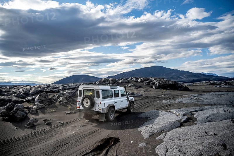 White Land Rover, car on a dirt road, volcanic landscape, barren landscape, Vatnajökull National Park, Icelandic Highlands, Iceland, Europe
