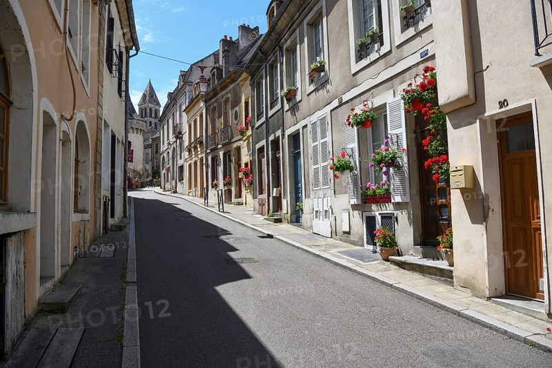 Old town alley, Autun, Département Saône-et-Loire, Region Bourgogne-Franche-Comté, Burgundy, France, Europe