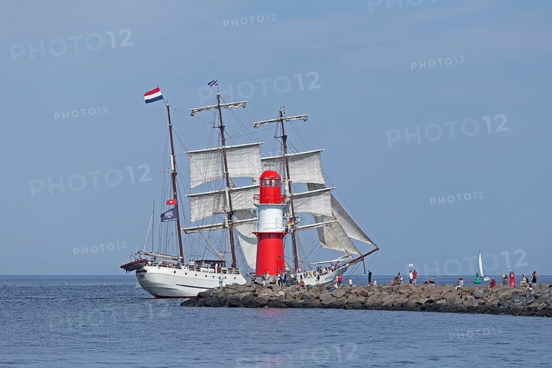 Sailing ship, pier light, Unterwarnow, Hanse Sail, Warnemünde, Rostock, Mecklenburg-Western Pomerania, Germany, Europe