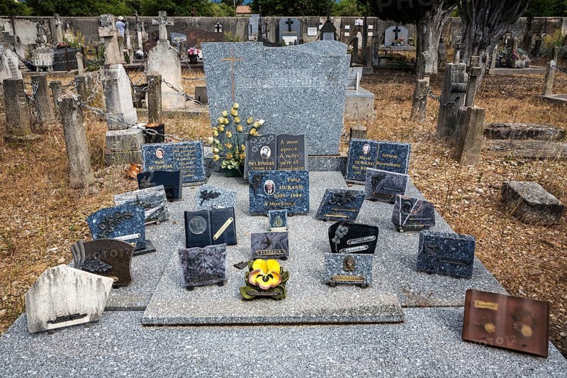 Graves, gravestones, cemetery in Puimoisson, Provence, region Provence-Alpes-Côte d'Azur, department Alpes-de-Haute-Provence, France, Europe
