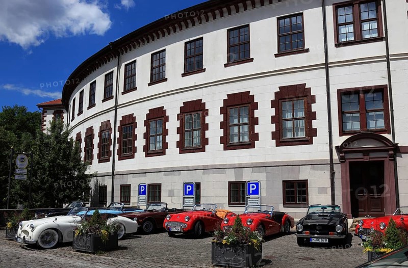 Vintage car parade in front of the castle, round building of Elisabethenburg Castle, Meiningen, Schmalkalden-Meiningen district, Thuringia, Germany, Europe