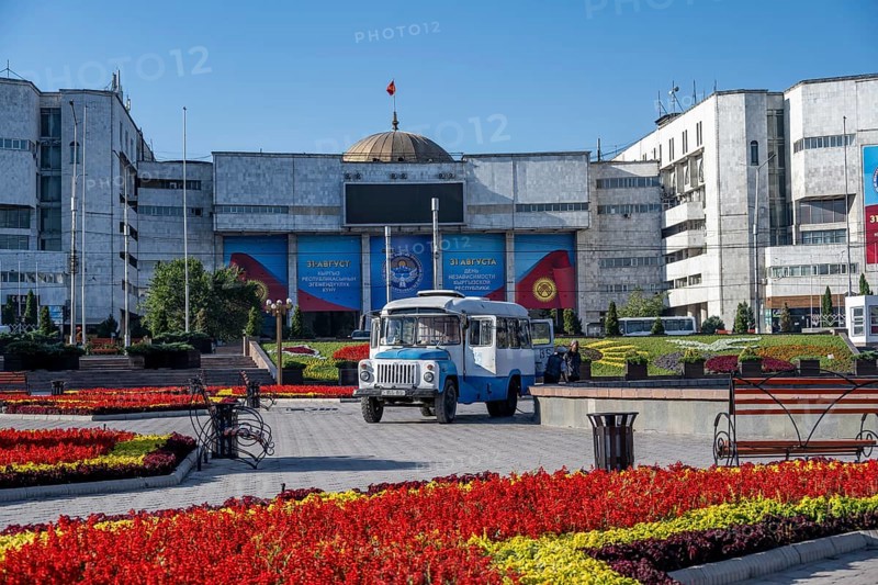Old car at Ala-Too Square, Bishkek, Kyrgyzstan, Asia