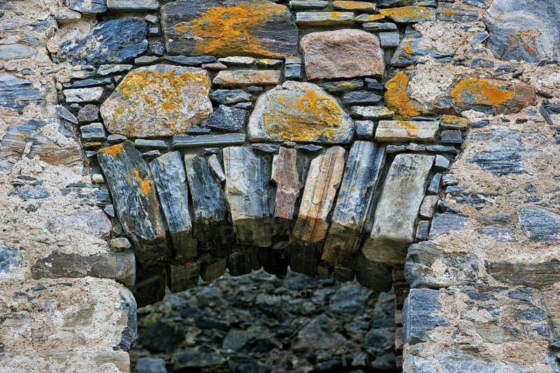 Detail of the ruins of Ruthven Barracks, built in 1719 after the Jacobite Rising of 1715, near Kingussie in the Highlands, Speyside, Scotland, UK
