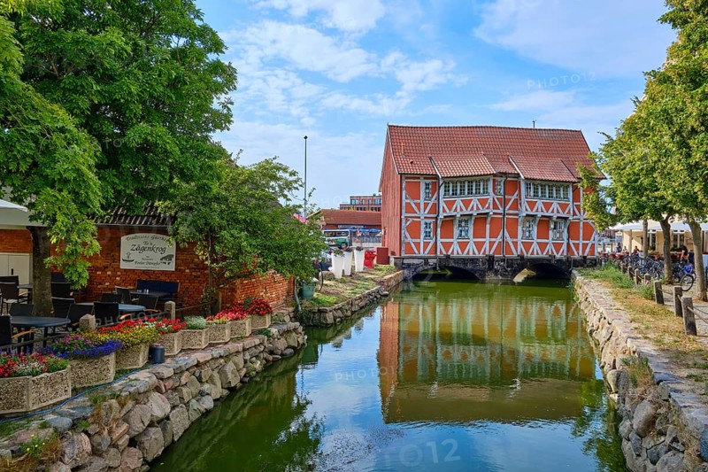 So-called Gewölbe, a heritage-protected half-timbered house over the Mühlenbach in the historic old town, at Runden Grube 4, Hanseatic City of Wismar, Mecklenburg-Western Pomerania, Germany, Europe