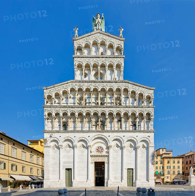 Romanesque façade, church, Chiesa di San Michele in Foro, Piazza San Michele, Lucca, Tuscany, Italy, Europe