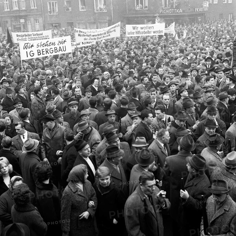 With black flags, miners of the Bismarck colliery and their relatives demonstrated against the closure of their colliery on 19 February 1966, Germany, Europe