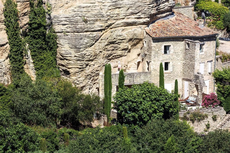 House on a rock face in the old town of Gordes, Vaucluse, Provence-Alpes-Cote dAzur, Provence, South of France, France, Europe