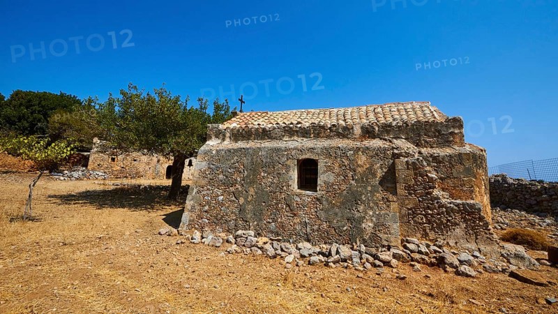 Agios Georgios, chapel, ruins of buildings, stone houses, dry meadow, cloudless blue sky, northeast of Rodopou, Rodopou peninsula, western Crete, island of Crete, Greece, Europe