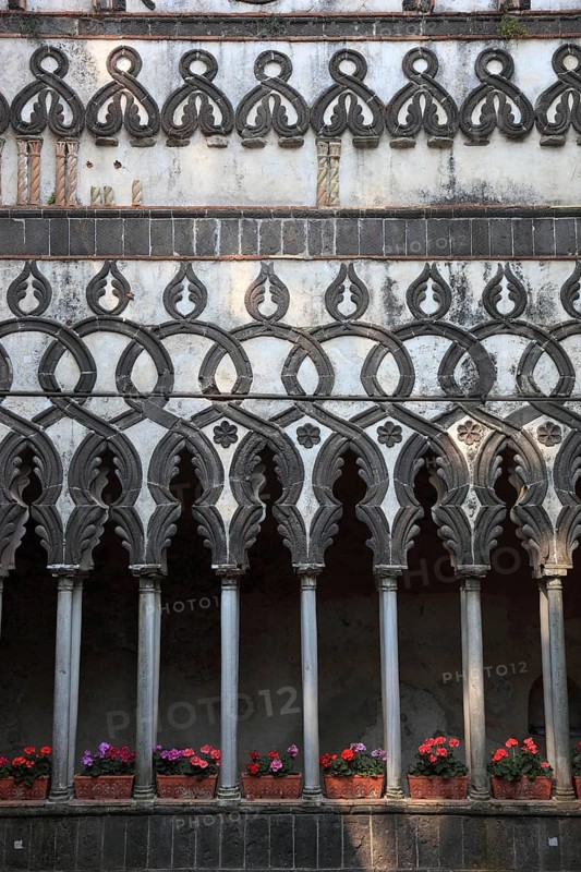 Cloister, il chiostro, in Villa Rufolo, Ravello, Campania, Italy, Europe