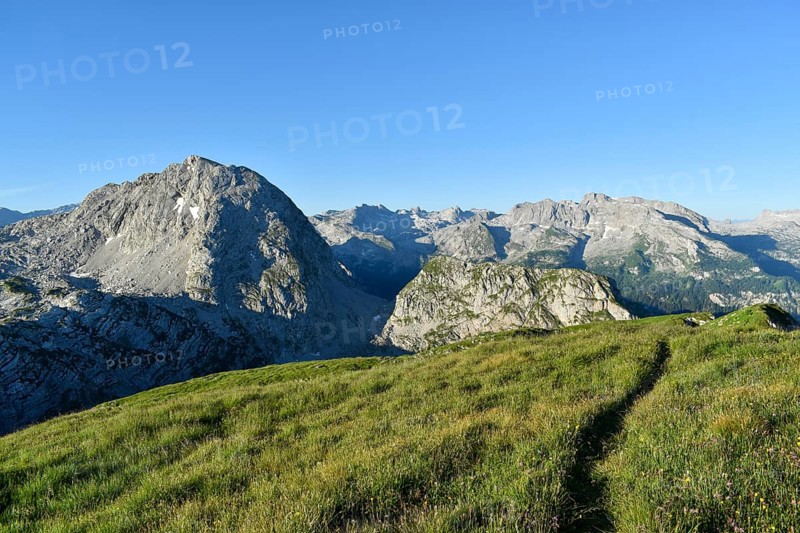 View from the summit meadow of the Fagstein to Kahlerberg and Steinernes Meer, Berchtesgaden National Park, Bavaria, Germany, Europe
