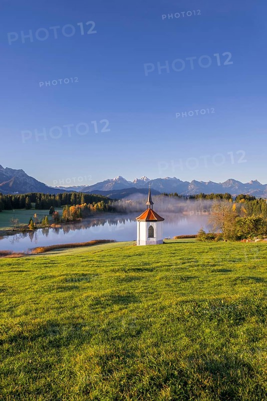 Chapel at Hegratsrieder See, near Füssen, Allgäu Alps, Allgäu, Bavaria, Germany, Europe