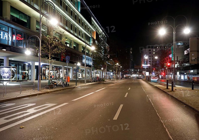 Lockdown, Germany shuts down. Empty Breitscheidplatz, empty streets, closed Bikini department stores', Berlin, 16 December 2020