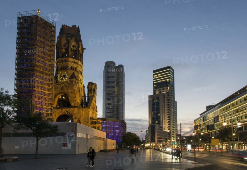 Evening atmosphere in Berlin's City West with the Bikini Sopping mall, right, the Memorial Church, the Waldorf Astoria Hotel and the Upper West skyscraper, 25/09/2016